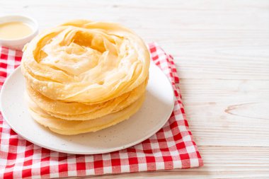 Kızarmış gevrek roti hamur