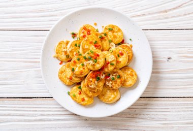 Sarımsaklı kızarmış yumurta yumuşak tofu