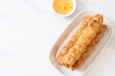 Derin kızarmış Yengeç rulo