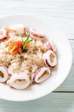 Kalamarlar veya ahtapot risotto