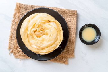 Kızarmış gevrek roti hamur