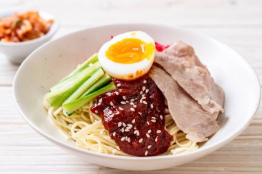 bibim naengmyeon - Kore soğuk noodles