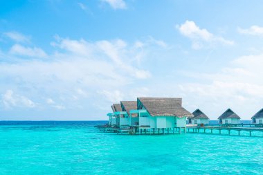 plaj ve deniz ile tropikal Maldivler tatil otel ve ada