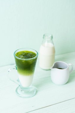 Buzlu matcha yeşil çay kahve