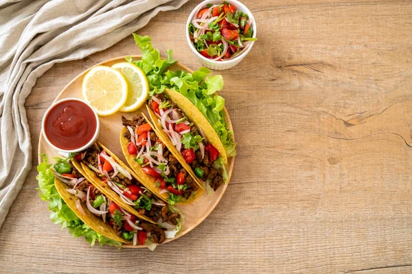 Tacos with meat and vegetables — Stock Photo, Image