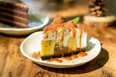 Karamel ile Banoffee Kek