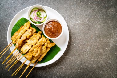 Domuz Satay-ızgara domuz fıstığı sosu veya tatlı ile servis ve 