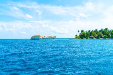 plaj ve deniz ile tropikal Maldivler tatil otel ve ada