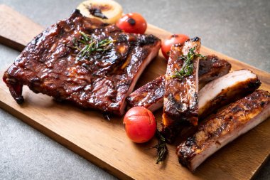 Izgara Barbekü kaburga domuz