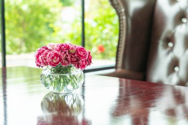 masada vazo güzel buket çiçek