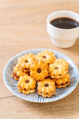 ananas reçeli ile bisküvi