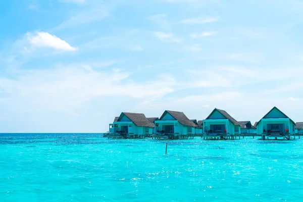 Tropische Malediven Resort Hotel und Insel mit Strand und Meer für — Stockfoto