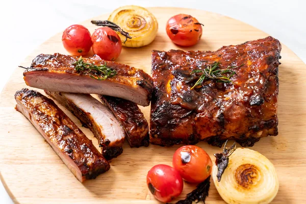 Côtes de barbecue grillées porc — Photo