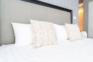 Güzel yastık yatak yatak odası dekorasyon 