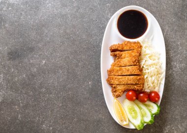 Japon derin kızarmış domuz pirzola (tonkatsu kümesi)
