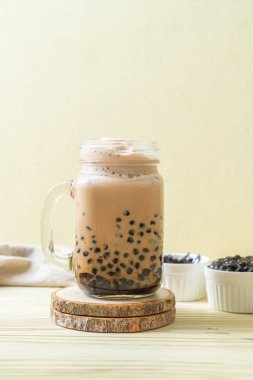 Kabarcıklar ile Tayvan süt çayı