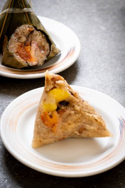  yapışkan pirinç hamur tatlısı