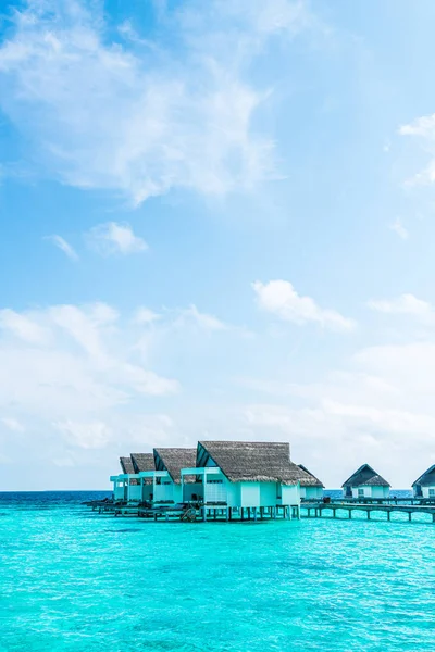 Tropische Malediven Resort Hotel und Insel mit Strand und Meer für — Stockfoto