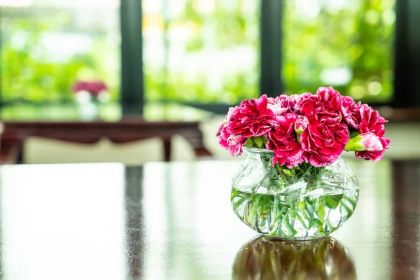 Beautiful bouquet flower in vase on table — Stock Photo, Image