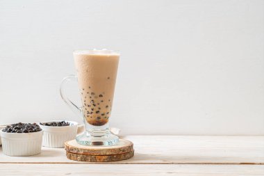 Kabarcıklar ile Tayvan süt çayı