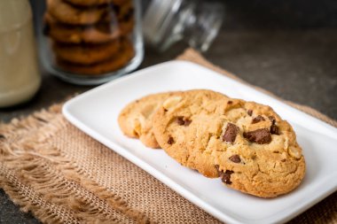 Çikolata parçacıklı kurabiye. 