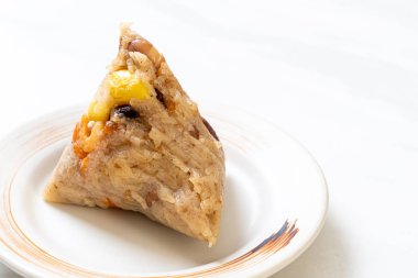  yapışkan pirinç hamur tatlısı