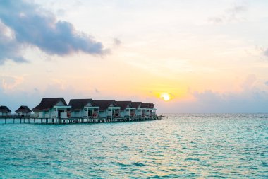Plaj ile güzel tropikal Maldivler tatil oteli ve ada