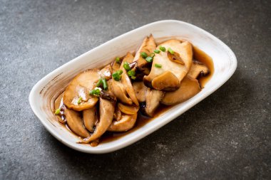 tavada kızartılmış Kral istiridye, istiridye soslu mantar