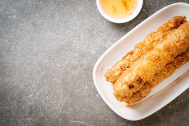 Derin kızarmış Yengeç rulo