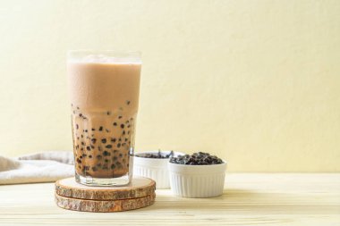 Kabarcıklar ile Tayvan süt çayı