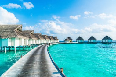 plaj ve deniz ile tropikal Maldivler tatil otel ve ada