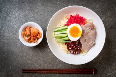 bibim naengmyeon - Kore soğuk noodles