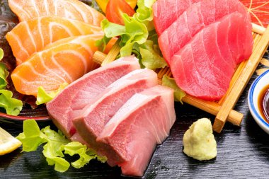 Taze somon, Tuna ve Hamaji RAW sashimi 
