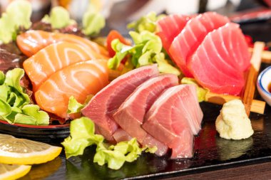 Taze somon, Tuna ve Hamaji RAW sashimi 