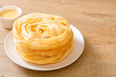 Kızarmış gevrek roti hamur