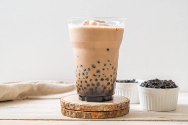 Kabarcıklar ile Tayvan süt çayı