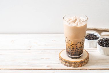 Kabarcıklar ile Tayvan süt çayı