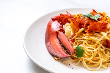 Makarna all'astice veya ıstakoz spagetti