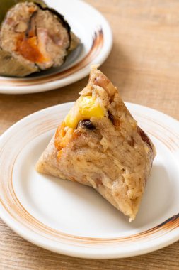  yapışkan pirinç hamur tatlısı