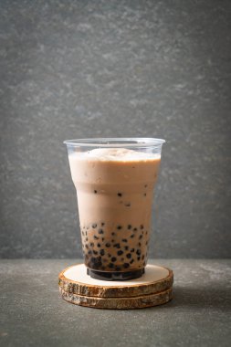 Kabarcıklar ile Tayvan süt çayı