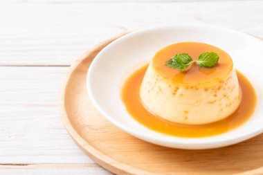 Ev yapımı karamel kremalı puding