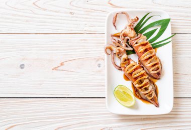 teriyaki soslu ızgara kalamar