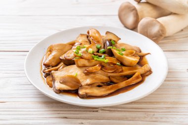 tavada kızartılmış Kral istiridye, istiridye soslu mantar