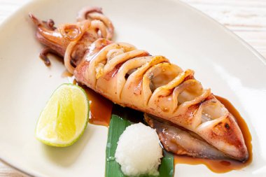 teriyaki soslu ızgara kalamar