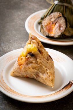  yapışkan pirinç hamur tatlısı