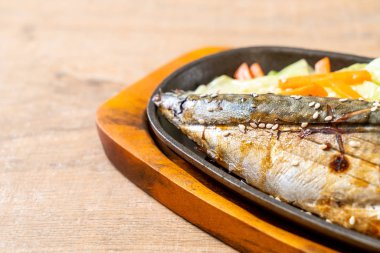 Teriyaki soslu ızgara Saba balık biftek