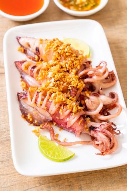 sarımsaklı kızarmış kalamar