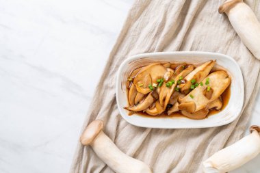 tavada kızartılmış Kral istiridye, istiridye soslu mantar