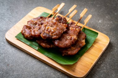 saptırılmış süt domuz beyaz yapışkan pirinç ile ızgara