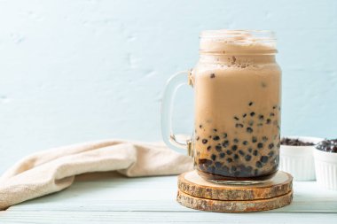 Kabarcıklar ile Tayvan süt çayı